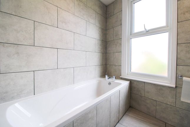 15, Exeter Road, Surrey photo 4
