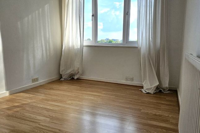 Flat to rent in 'the Grove', St Margarets, 1 Min Station