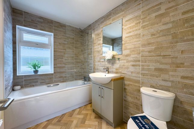 13 Dee Road, Willows Riverside Park, Windsor photo 5