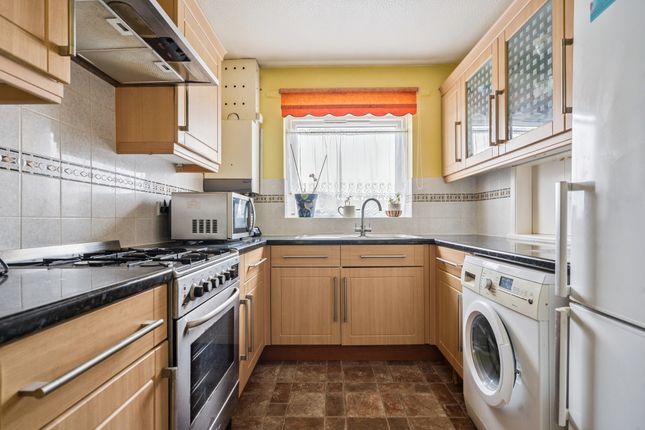 16 Dane Close, Amersham photo 4