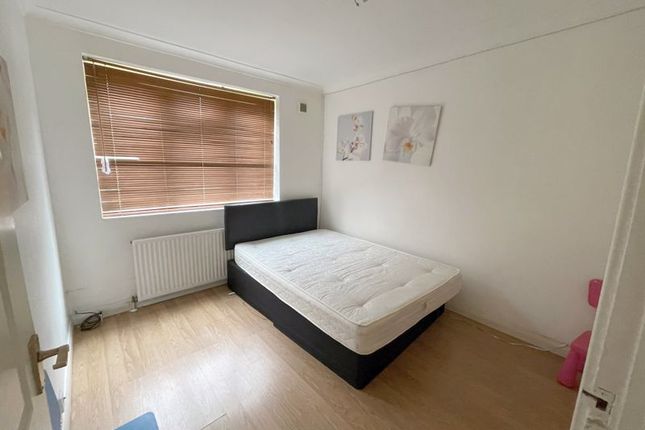 108, Barnet Road, Potters Bar photo 5