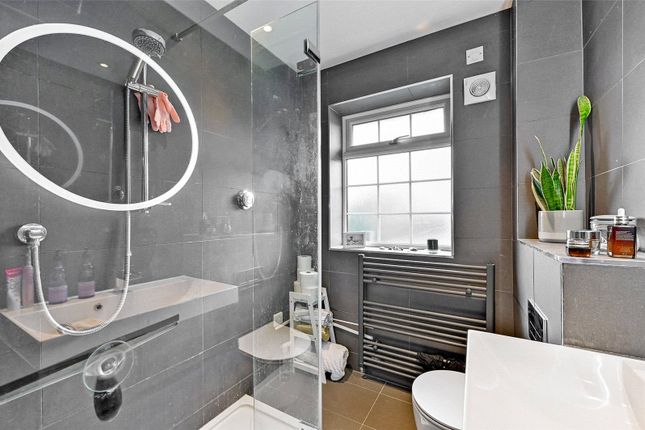 Flat 3, 81, Horseshoe Crescent, Buckinghamshire photo 4
