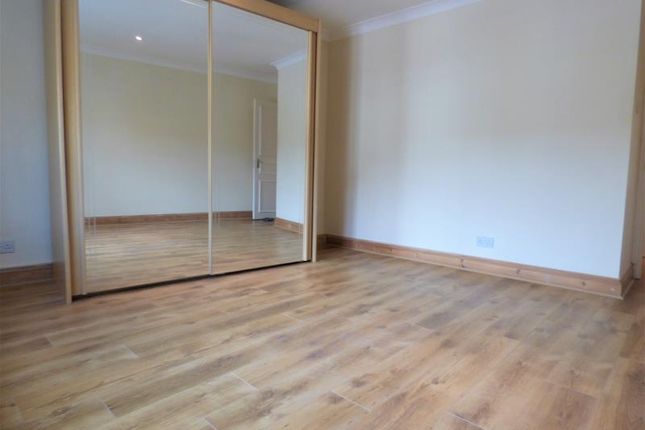 Flat to rent in Rye Lane, London