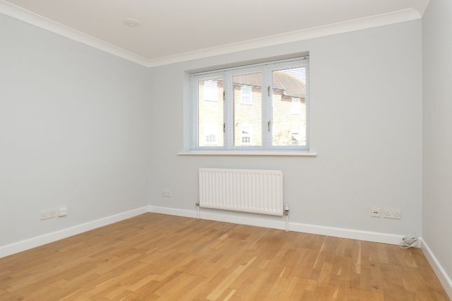 126, Station Road West, Kent photo 5