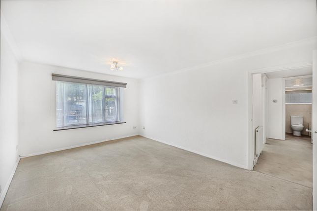 Flat 1 Kingsmead Lodge, 26, Heathcote Grove, London photo 4