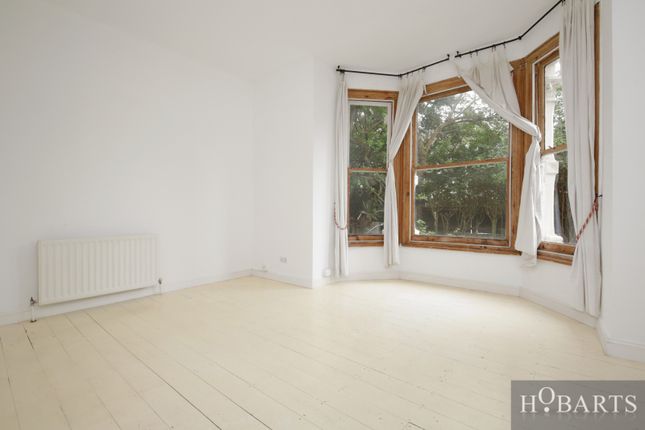 Flat to rent in Palmerston Road, Bowes Park, London