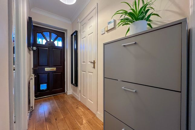 Weldon Drive, West Molesey photo 4
