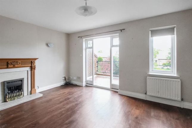 15, Wallis Mews, Leatherhead photo 4