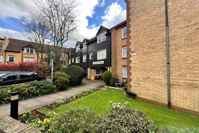 Flat for sale in Sawyers Hall Lane, Brentwood