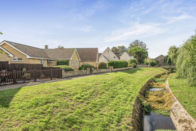 18, Tubb Close, Oxfordshire photo 2