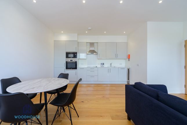 Park Avenue, Bushey photo 3