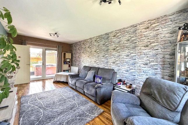 6, Spencer Way, Newport photo 4