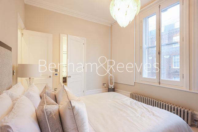 Duplex to rent in Henrietta Street, Covent Garden, City