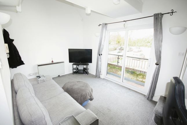 Flat to rent in Meadow Court, Meadow Rise, Billericay CM11