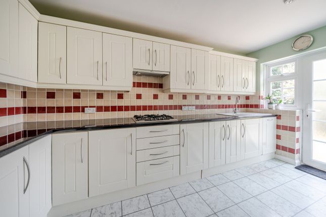 7, Heathfield Court, Hampshire photo 2