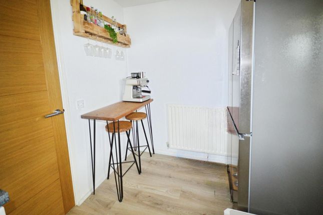 10, The Tythe, Swadlincote photo 4