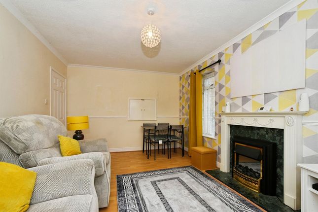 26, Kimmeridge Close, Swindon photo 3