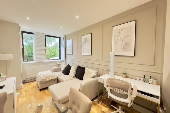 Flat 24, Oak House, Harvest Crescent, Fleet photo 2