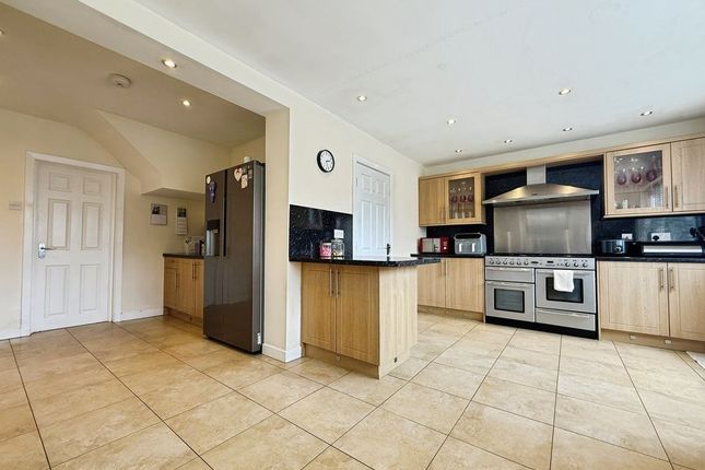 6, Holburn Close, Ryton photo 3