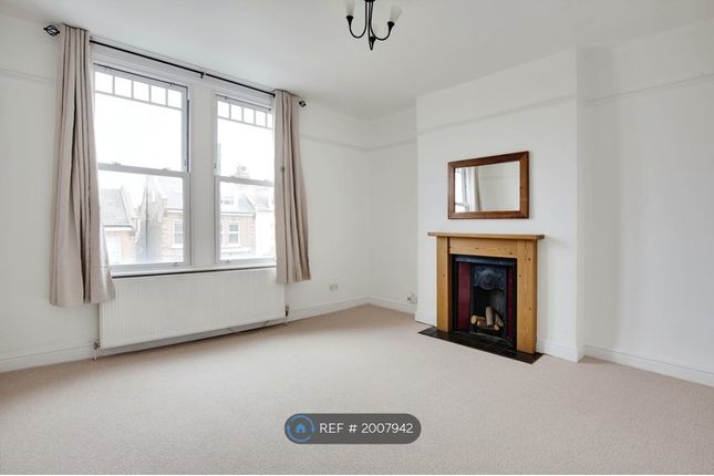 Flat to rent in Ferme Park Road, London