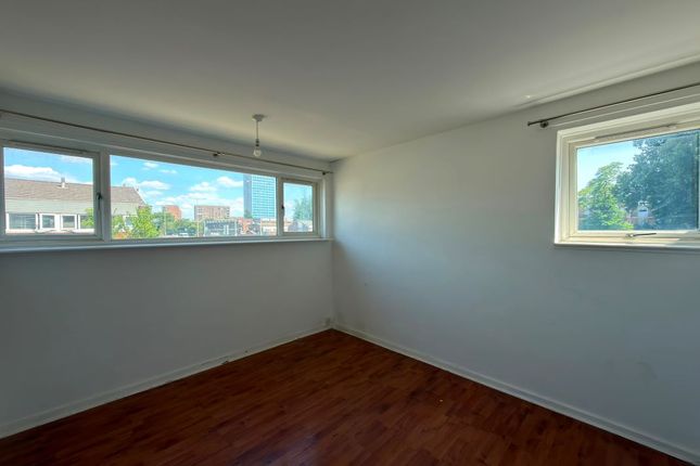 6, Aviary Close, London photo 4