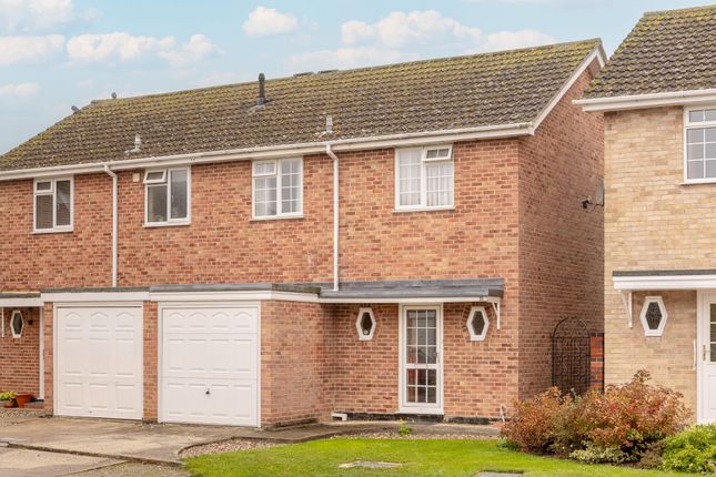 3-bed house on 35 Willow Way, Kidlington, £385,000