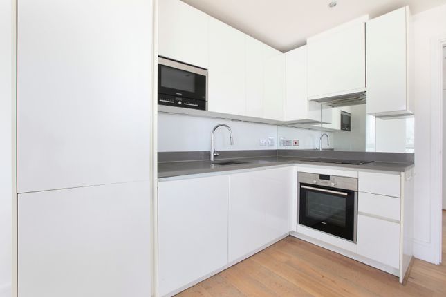 Flat to rent in Library Building, St Luke's Avenue, Clapham, London