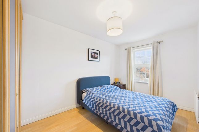 19 Dobson Crescent, Newcastle Upon Tyne photo 4