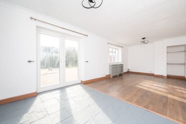 5, Wilga Road, Hertfordshire photo 4
