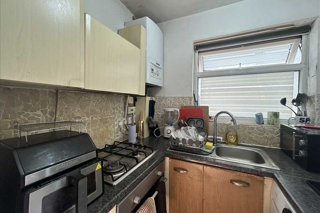 84, Harlington Road West, Feltham photo 2