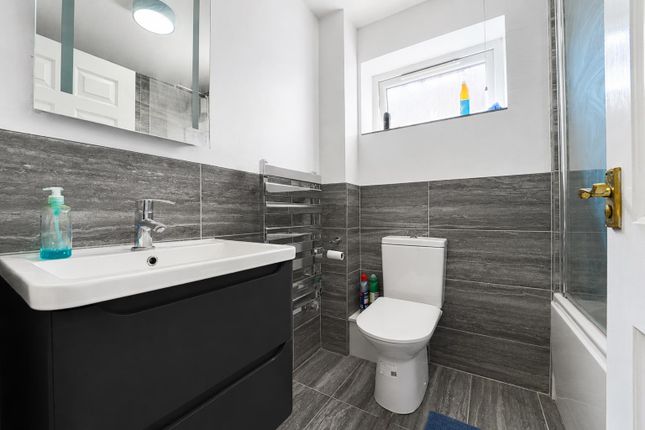 11, Wayfarers Way, Manchester photo 4