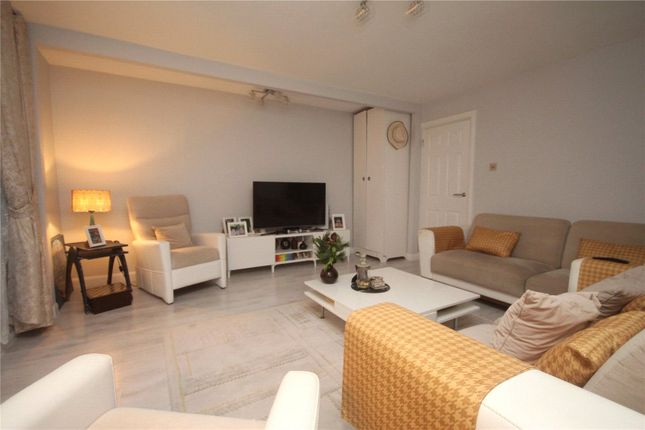 25, Oakmoor Way, Chigwell photo 4