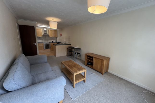 78, Romana Court, Staines-upon-Thames photo 2