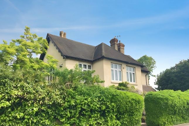 11, The Avenue, Datchet photo 2