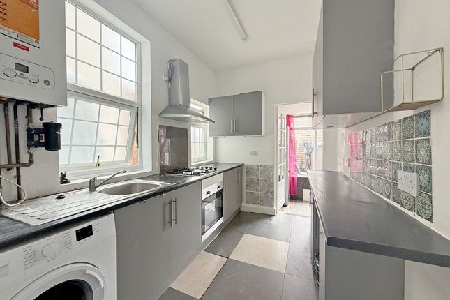4 Bedroom House In Hounslow