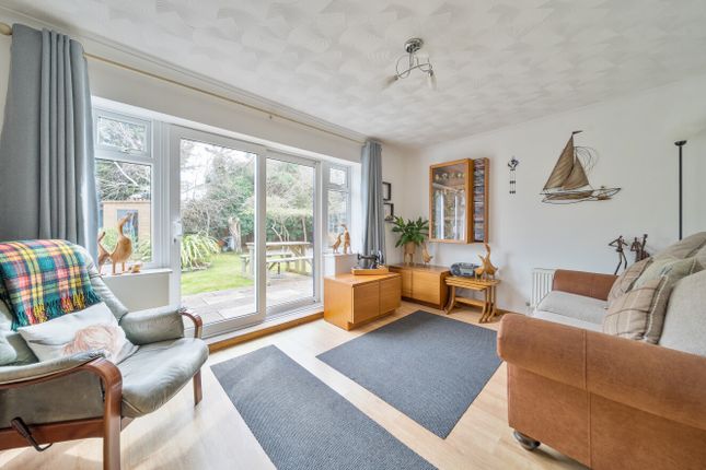 18, Haslemere Gardens, Hampshire photo 3