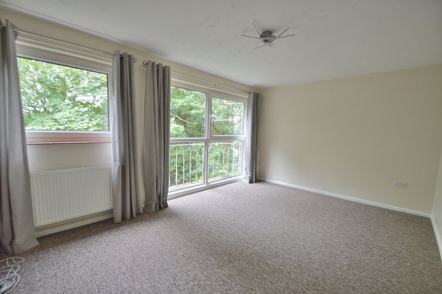 12, Oakwood Court, Chandlers Ford photo 3