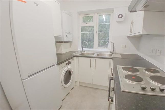Oakfield Court, Brent Cross photo 2