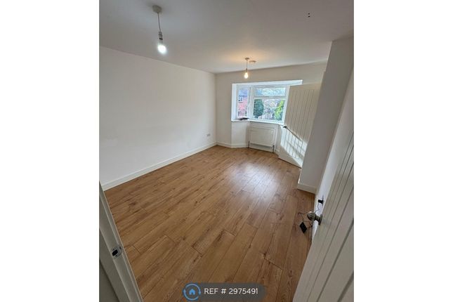 Foxburrows Avenue, Guildford photo 3