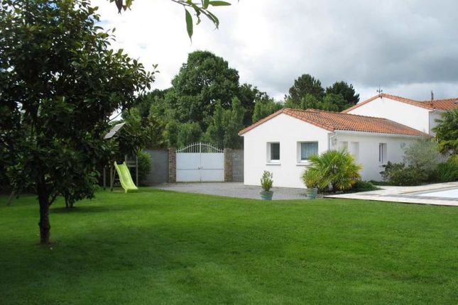 Property for sale in Le Cellier, Pays-De-La-Loire, 44850, France