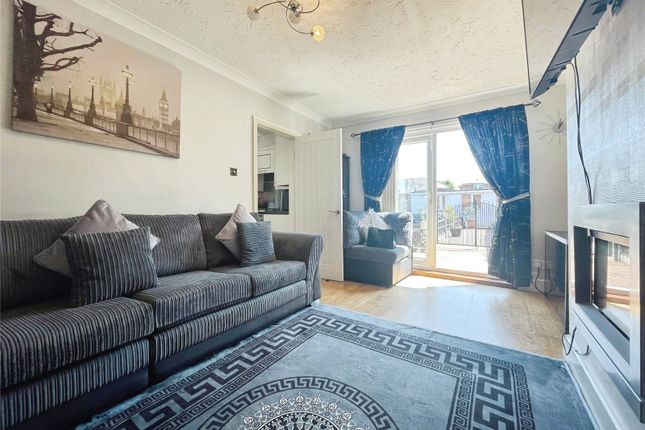 7, Booth Crescent, Nottinghamshire photo 3