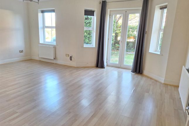 7, Abbotsmead Place, Reading photo 3