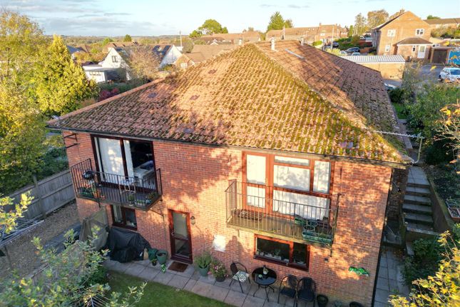 2-bed flat on Flat 4, 23, Charledown Close, Basingstoke, £150,000