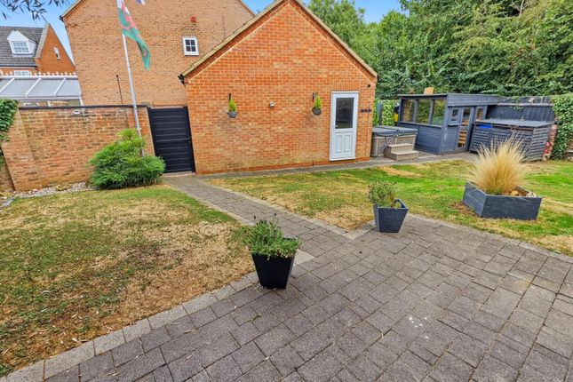 31, Ladymead Close, Northampton photo 2