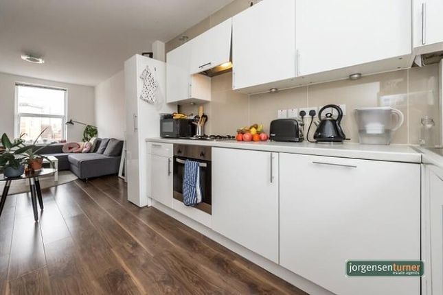 Flat B, London photo 3