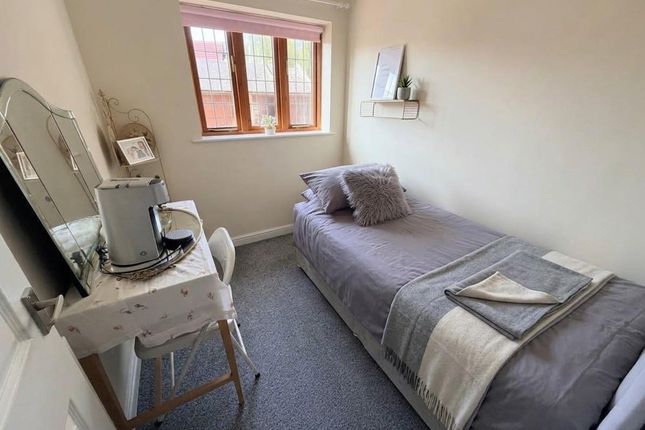 5, Moorbrooke, Hartshill photo 4