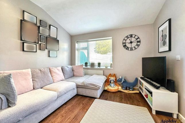 36, Silver Birch Grove, Trowbridge photo 2
