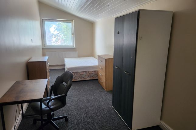 Empire House Normanton, Room 4, 29 Wakefield Road, Normanton photo 2