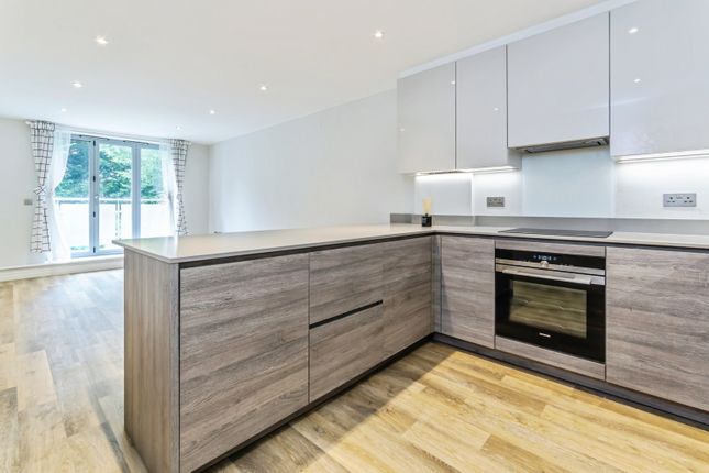 2-bed flat on Flat 8 Valley Place, 76, Croydon Road, Surrey, £325,000