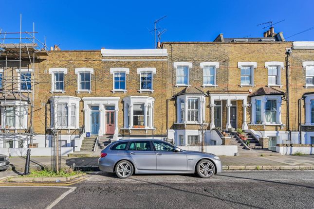 Flat to rent in Mountgrove Road, Highbury, London
